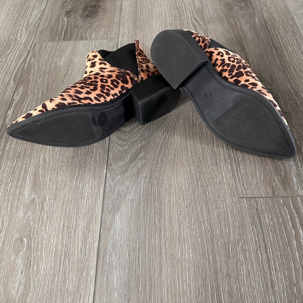 Pointed Cheetah Booties - Picture 5 of 5
